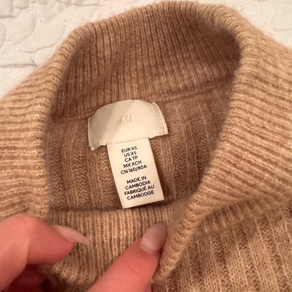 H&M OVERSIZED SWEATER - Picture 5 of 7